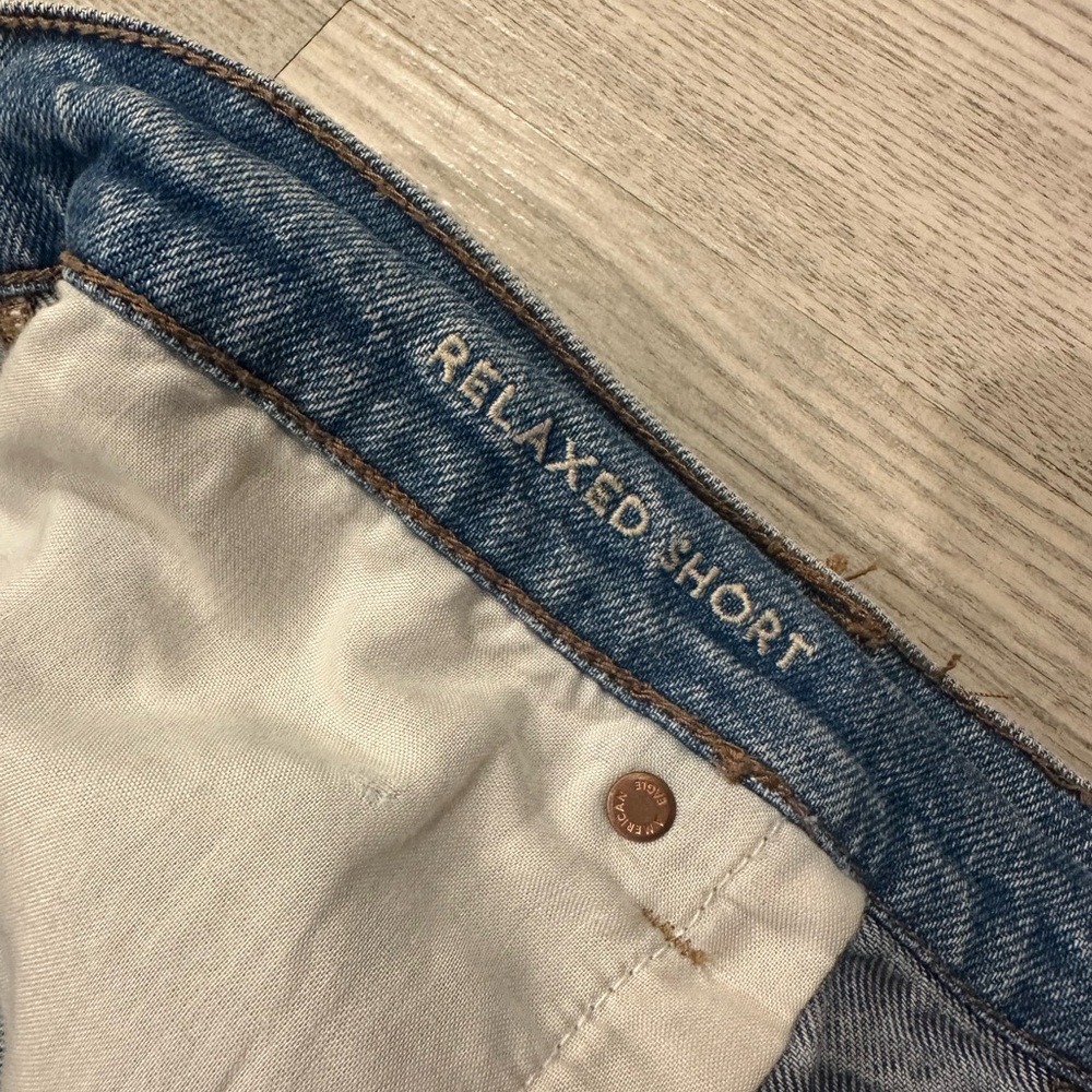 American Eagle Outfitters Light Blue Relaxed Jeans